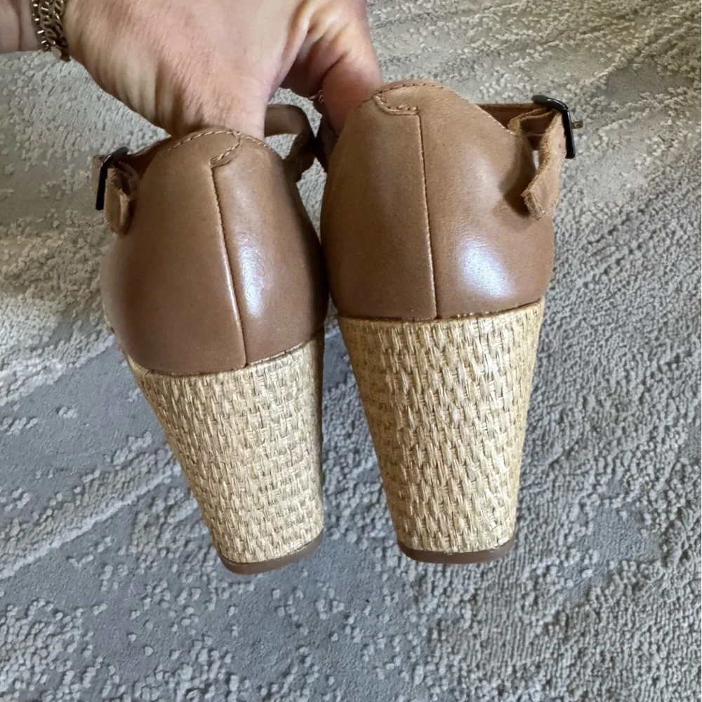 Clarks Rose Ease Ankle Strap Espadrille Platform Wedge Sandals nuetral tan 10